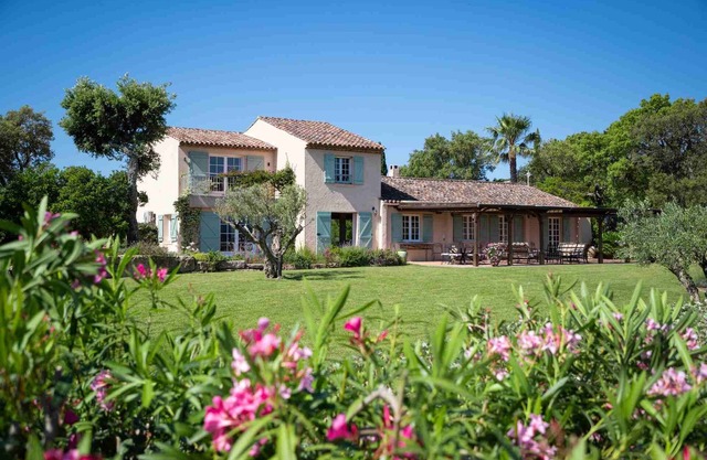 Large luxury 8 bedroom Villa rental near Saint-Tropez, France