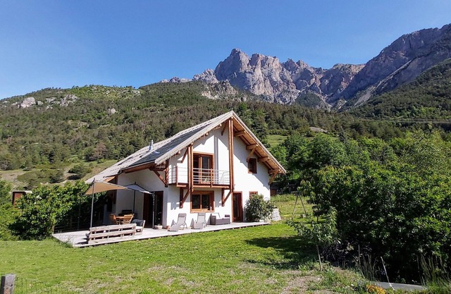 CASA GRANDE DE COLOCACIÓN EN CHALET
