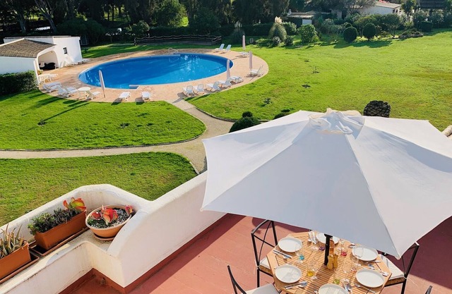 Fantástico apartamento familiar con gran terraza privada, WiFi rápido, aire acondicionado. 5 minutos de la playa