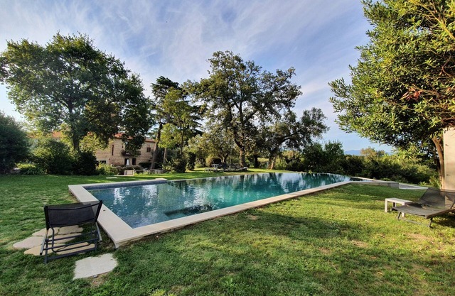 farmhouse near the sea and downtown Perpignan, with infinity pool