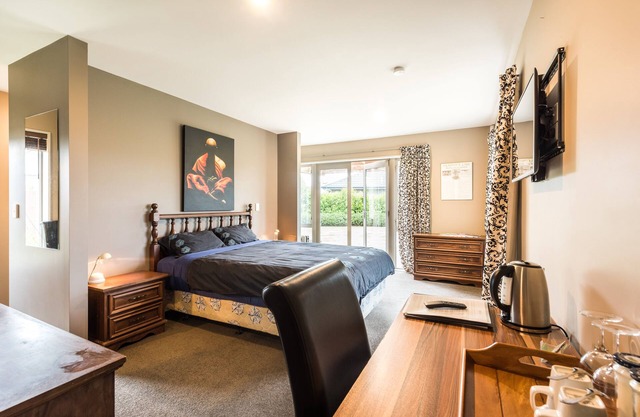 Gran dormitorio principal con baño y baño en nuestra casa privada