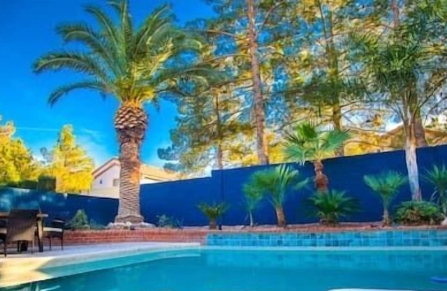 ❤️Large & Modern 4b3b Vegas Home with Pool & Spa!