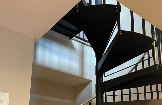 Large modern TH, private elevator, walk to Historic Frederick
