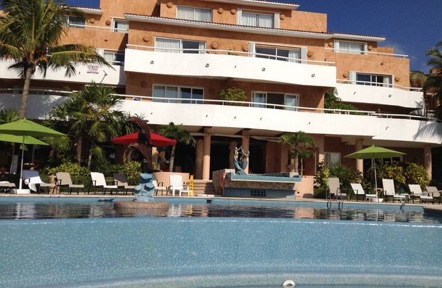 Condominio grande de 2 habitaciones en complejo privado frente al mar