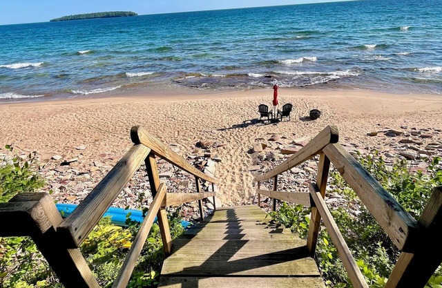 Amplio apartamento de un dormitorio en el lago Superior, cerca de Munising y Marquette