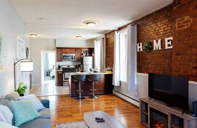 Large, Open-Concept, One Bedroom in Wooster Square