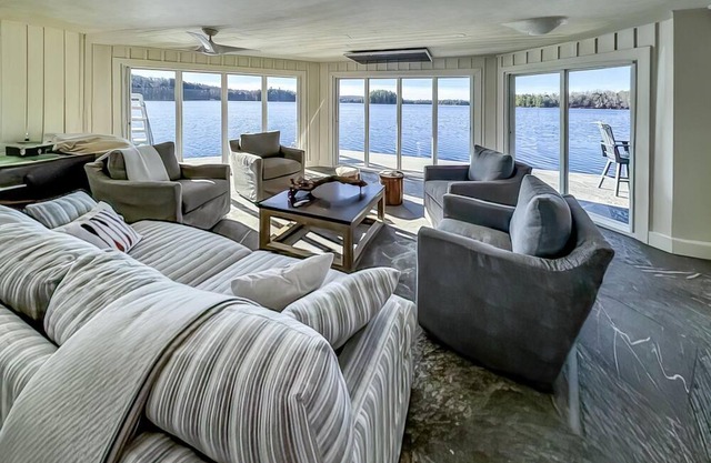 Large party Dock! Lush Luxury! Hot Tub! Sandy Beach! Southern Exposure!