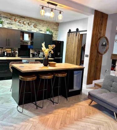 Large Peak District National Park Holiday House