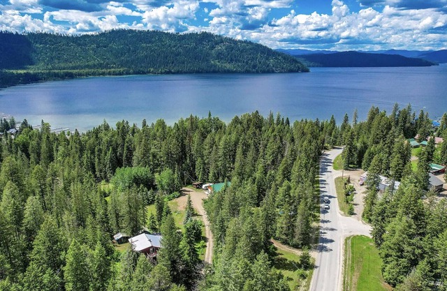 Large Priest Lake Home, located in the heart of Coolin, Id