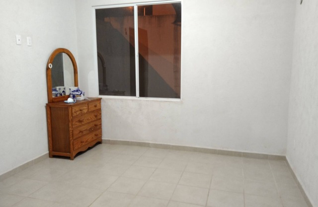 Casa grande en privada ¡con alberca!