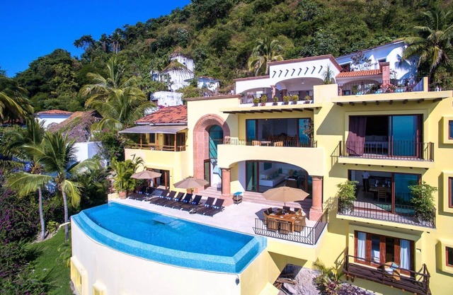 Amplia y lujosa villa privada con impresionantes vistas en altos Conchas Chinas