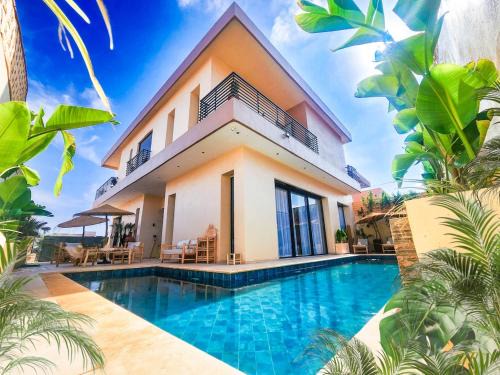 Large Private Pool, Breakfast Included, Near Golf