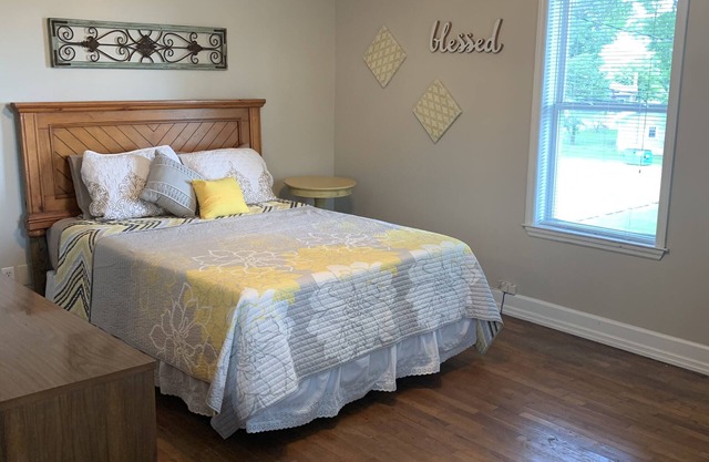 Large Private Room & Bathroom