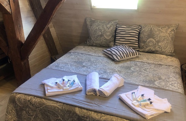 Large private room in fully equipped apartment