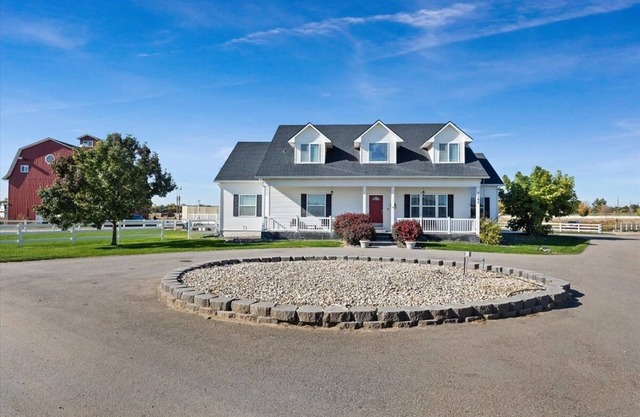 Large Property with Hot Tubs and Swimming Pool