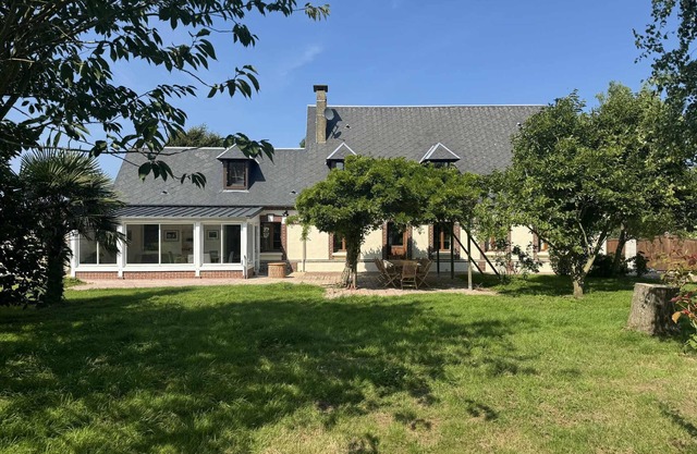 Large, quiet house 1.5 km from a quiet beach.