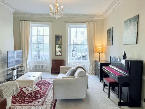 Large Quiet City Centre Holiday Home in Great Pulteney St, Bath