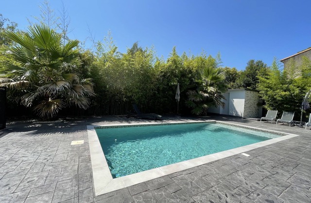 Large, quiet holiday home with garden, swimming pool and beach a stone's throw away