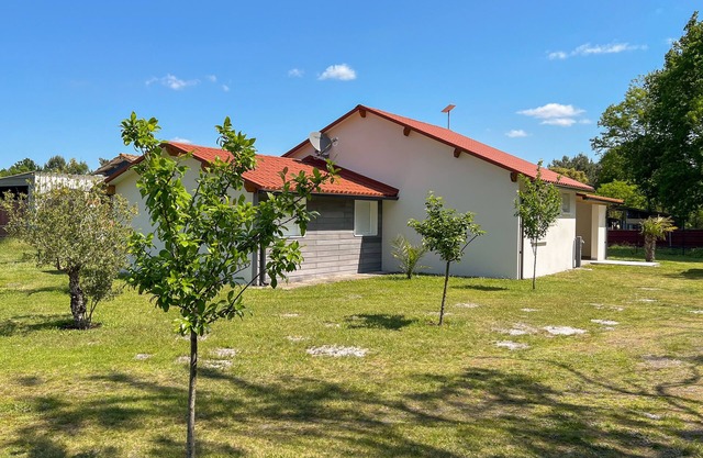 Large, quiet new house in the middle of nature, 15 minutes from the beach