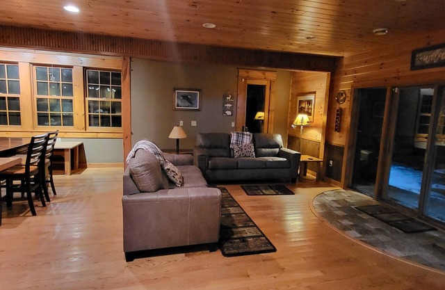 Large Retreat perfect for all with 15acres in Crosslake on semi-private lake