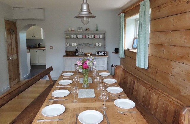 ** OFERTA ESPECIAL ** Seaside Cottage Set en el corazón de Manorbier, capacidad para 10