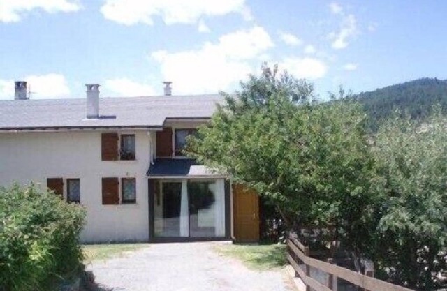 Gran chalet confortable independiente en tierra boscosa