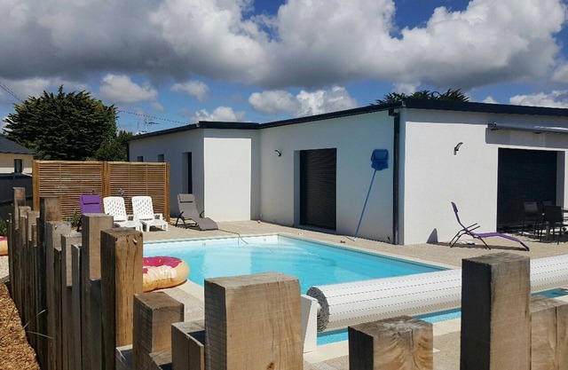 Large spacious contemporary house on the Atlantic with swimming pool