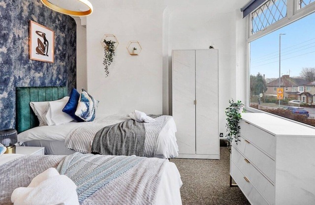 Large Spacious 5 Bedroom House in Bristol