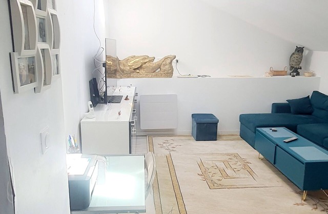 Large, spacious bedroom
