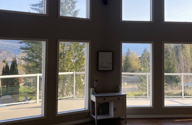 Large & spacious, open concept lake & mountain view family home in Sorrento.