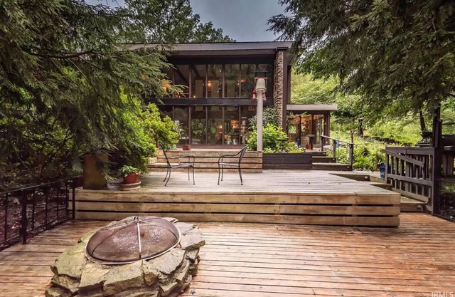 Large, spacious, private location. Pet friendly