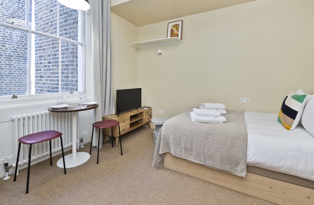 Large Studio Near Leafy Primrose Hill