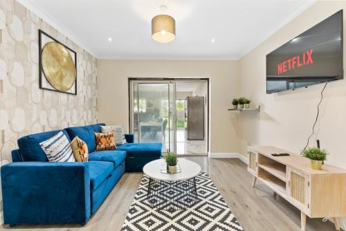 Large Stylish 6 bedroom in Wembley - Parking