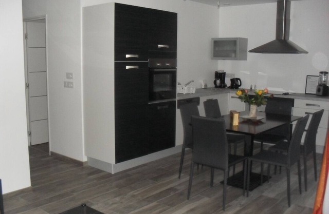T3 grande con jardín, piscina climatizada y playa 700 m