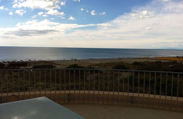 gran terraza con vistas al mar y las dunas de arena