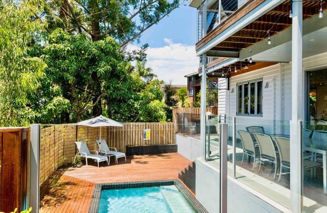 Large Tugun Modern House minutes to the beach