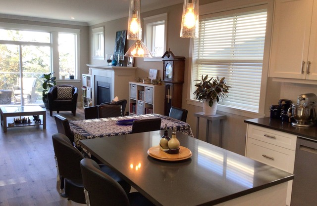 Large two level townhome in the Cowichan valley, sleeps 6