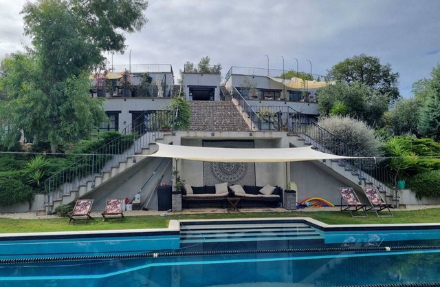 Gran Único - 8 habitaciones dobles con baño privado - Piscina de 25 m - Gimnasio - Mar y montaña cerca