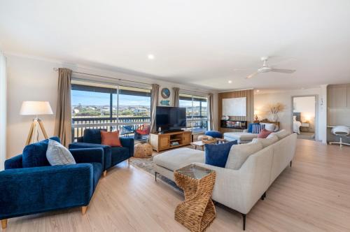 Large Upstairs Family Stay Near Middleton Beaches