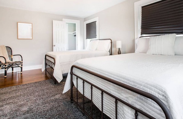 Large Urban Core Home - Close to UMKC - Sleeps 14
