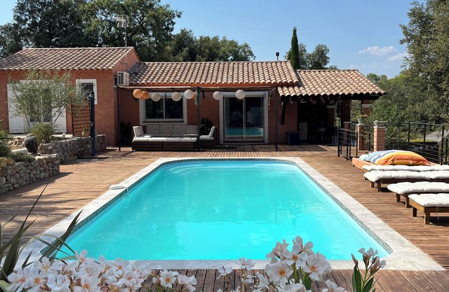 6 habitaciones 13 personas piscina climatizada y jacuzzi