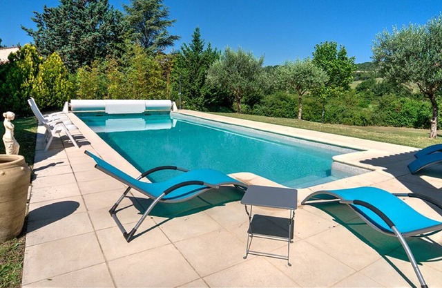 Gran villa y piscina en la tranquilidad del Luberon, por 10