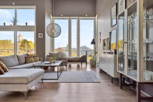 Large villa in Lofoten with fantastic views - 4 bedrooms and 9 beds.