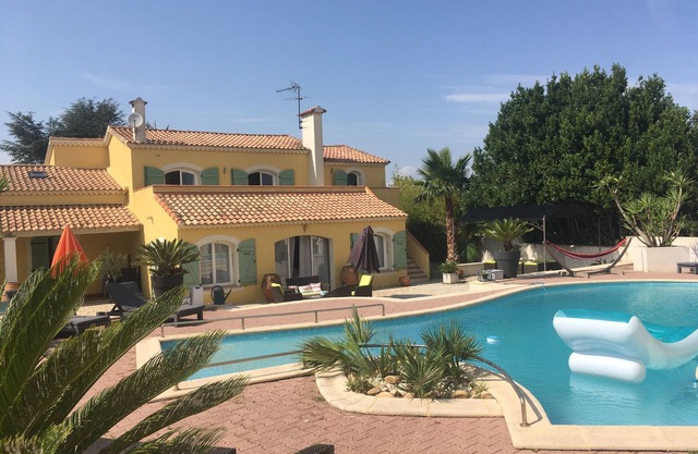 LARGE VILLA LUXURY SWIMMING POOL 360 m2 on 1500 m2 SEA BEACH 3 MINUTES AWAY