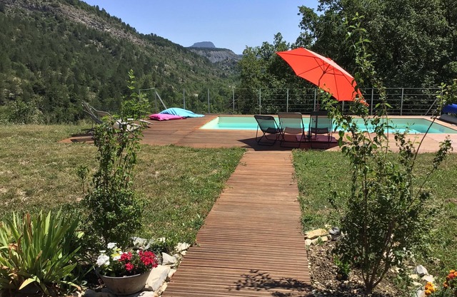 Gran villa con piscina en un entorno tranquilo en Drôme provencale