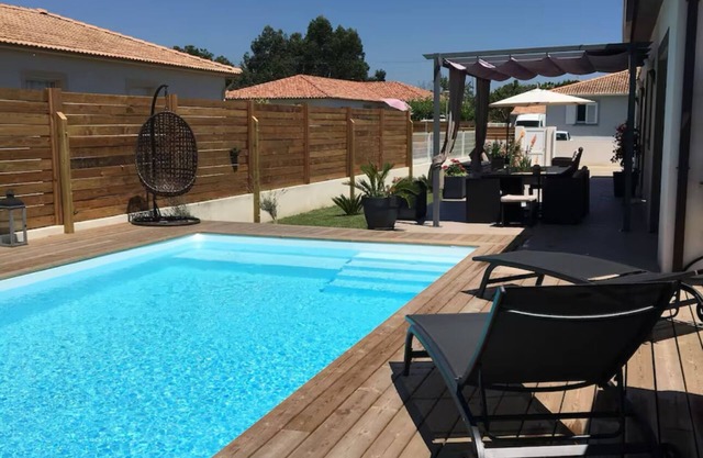 Large villa with swimming pool. PMR