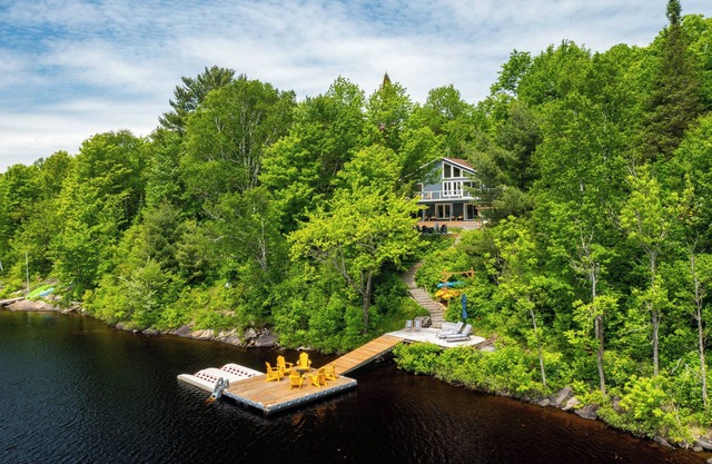 Large Waterfront Boutique Muskoka Lakehouse in Huntsville - The Good Fox 🦊