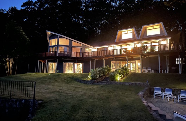 Large waterfront family lake house - everything for the lake!