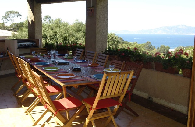 Gran villa acogedora con vista al mar y piscina privada, clasificada 4 estrellas