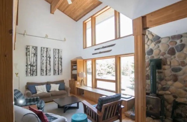 Large Well-Appointed Mountain Home, Great Location